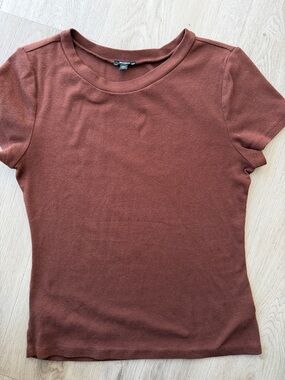 Express Short-Sleeve Crewneck Top in Rust Brown